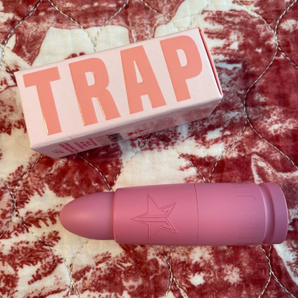 Jeffree Star Velvet Trap Lipstick in Red Affair - Picture 4 of 6